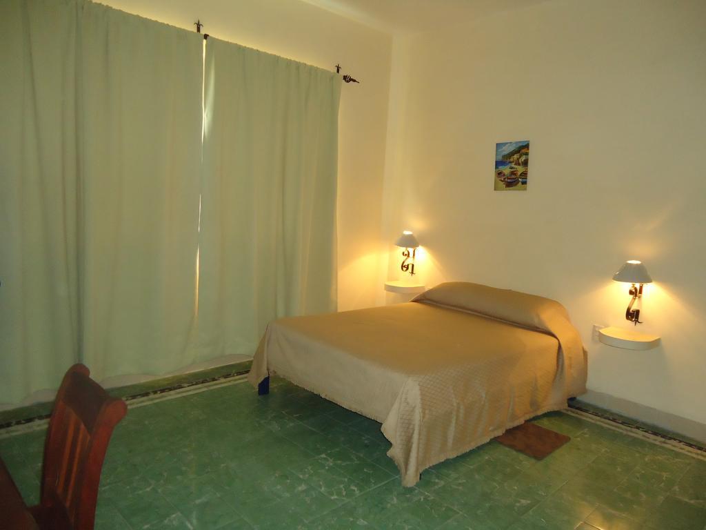 Hotel Suites Córdoba Oda fotoğraf